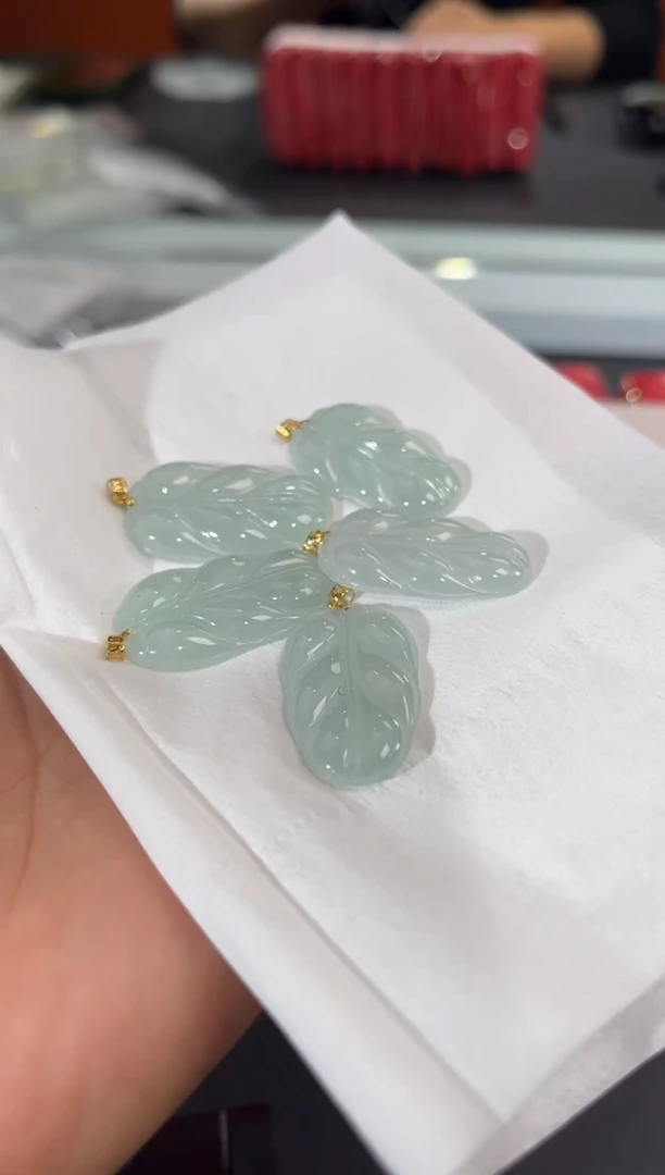 颈饰18K金镶嵌翡翠边城刀客/00000095i/多样性发一