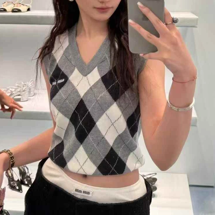 99新 MIU MIU/缪缪 36码灰白菱格纹羊绒背心，马甲
