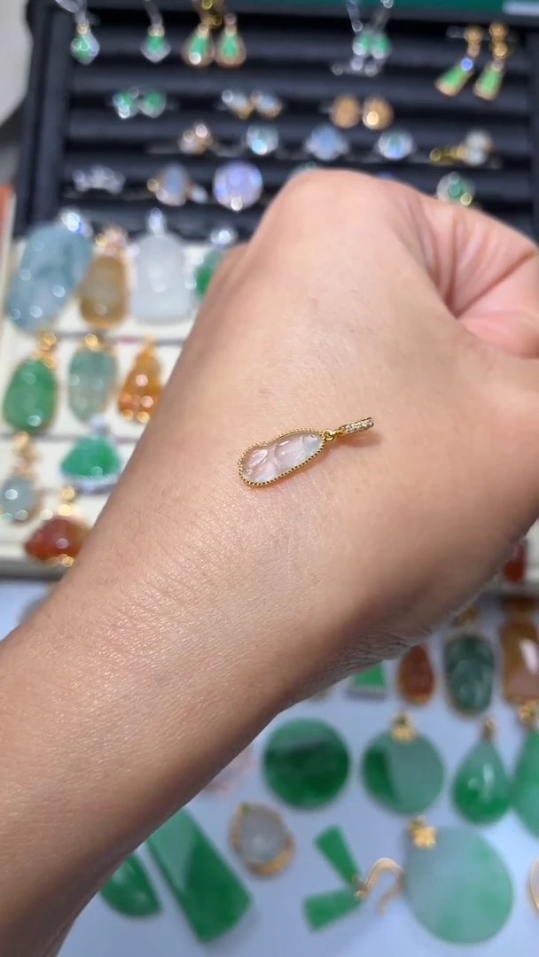 颈饰18K金镶嵌翡翠天然翡翠A货