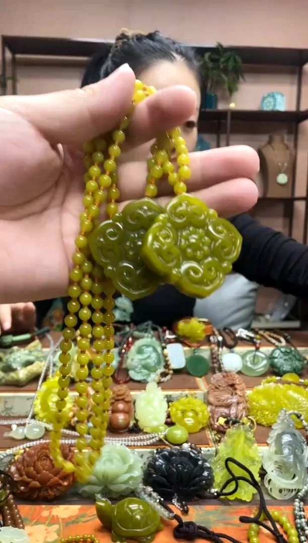 未镶嵌岫玉吊坠多样性发货发其中之一