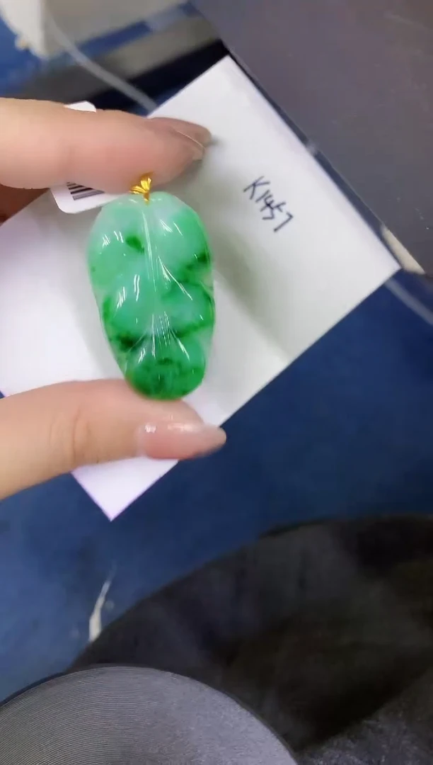 颈饰18K金镶嵌翡翠缅甸天然翡翠A货