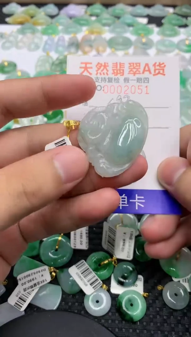 翡翠18K金镶嵌颈饰111111111111