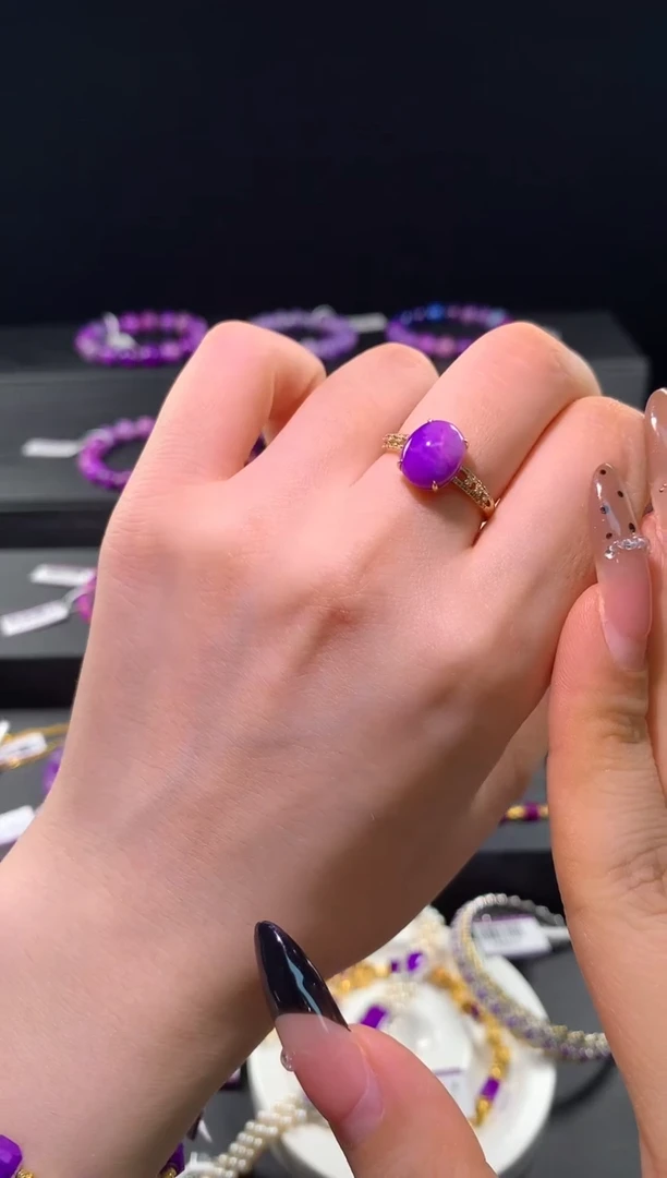 苏纪石（舒俱来）18K金镶嵌.戒指