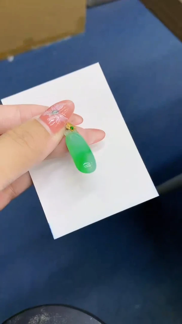 颈饰18K金镶嵌翡翠1