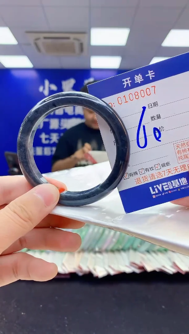 翡翠手镯未镶嵌2天然翡翠默认有瑕完美主义者勿拍