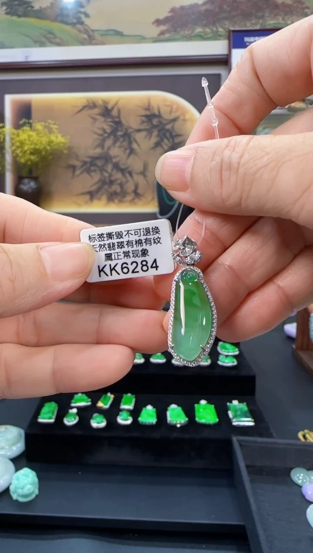 颈饰18K金镶嵌翡翠KK6284  福果