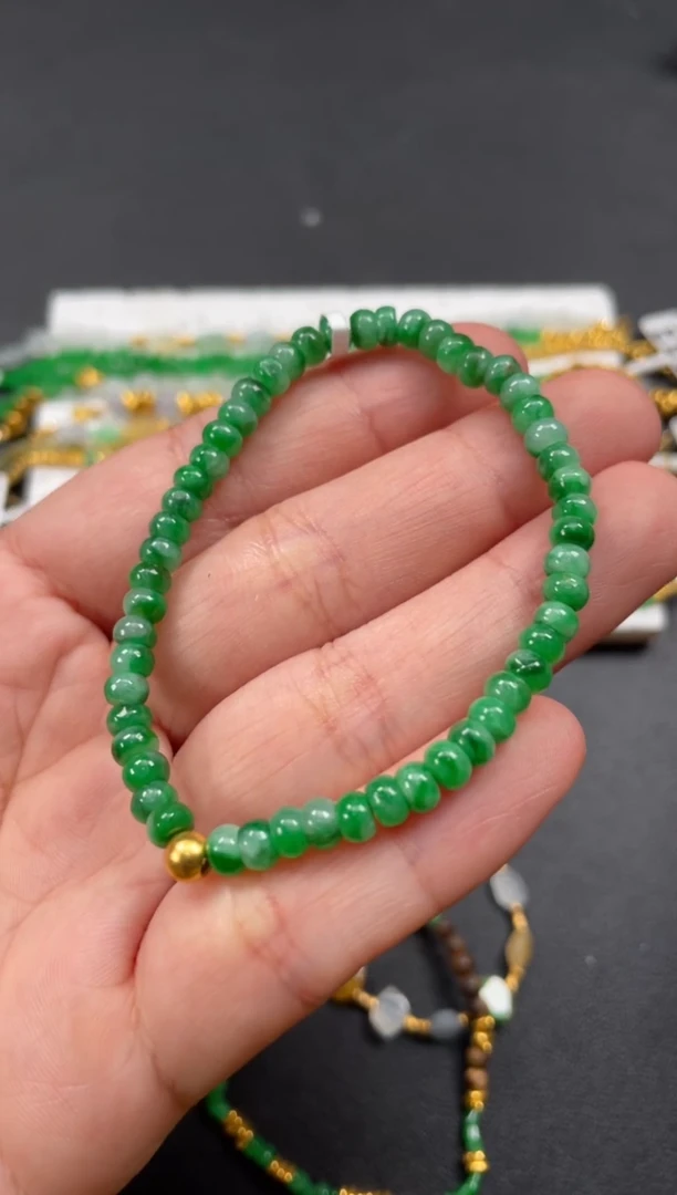 套链足金镶嵌翡翠一条   P591