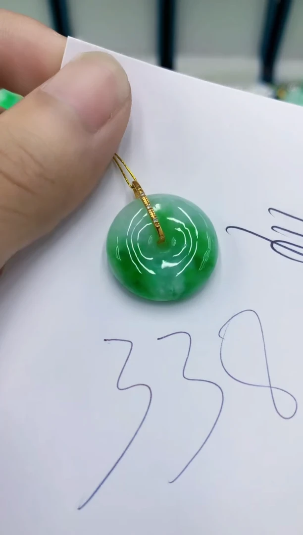 翡翠18K金镶嵌颈饰翡翠