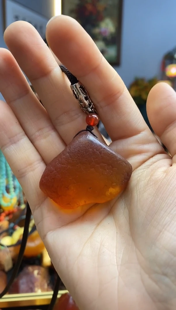 未镶嵌颈饰琥珀吊坠