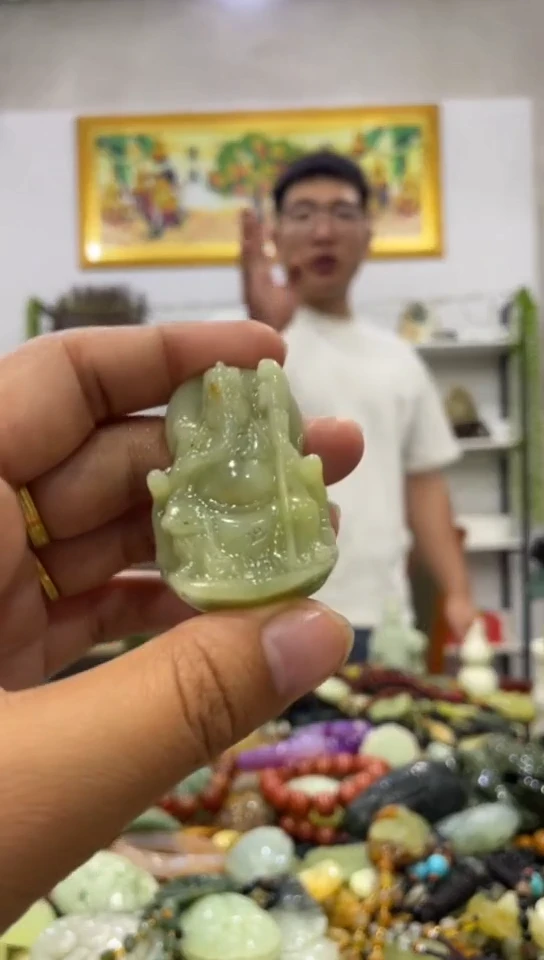 未镶嵌岫玉吊坠
