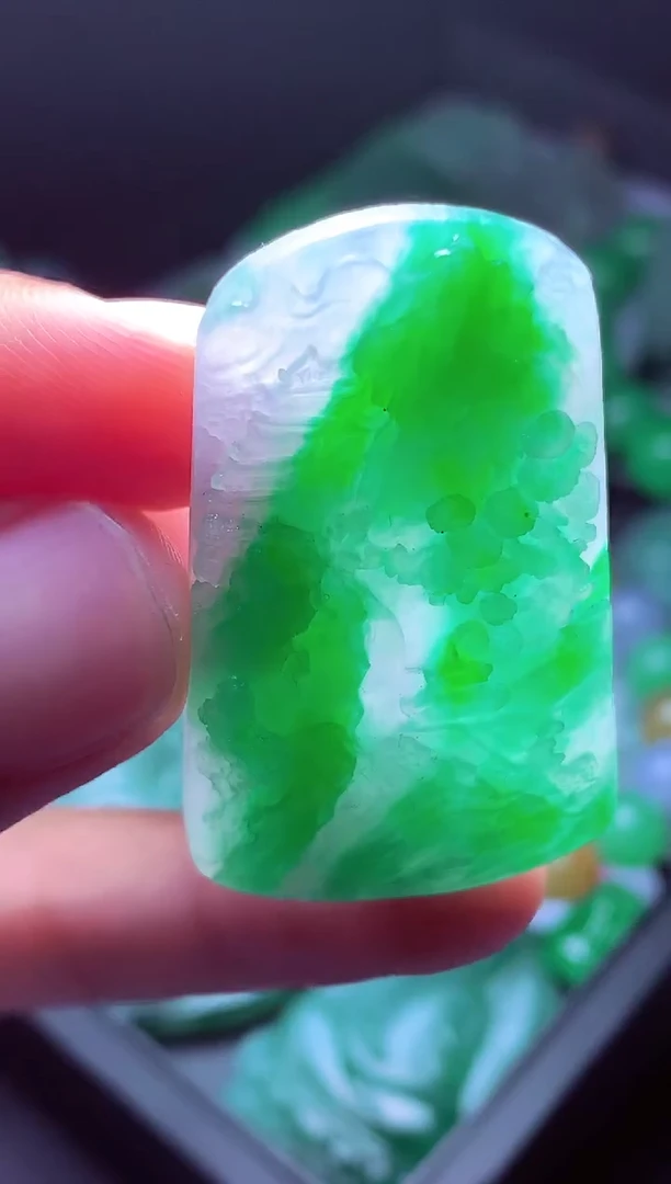 未镶嵌定制翡翠?**?毛货翡翠定制