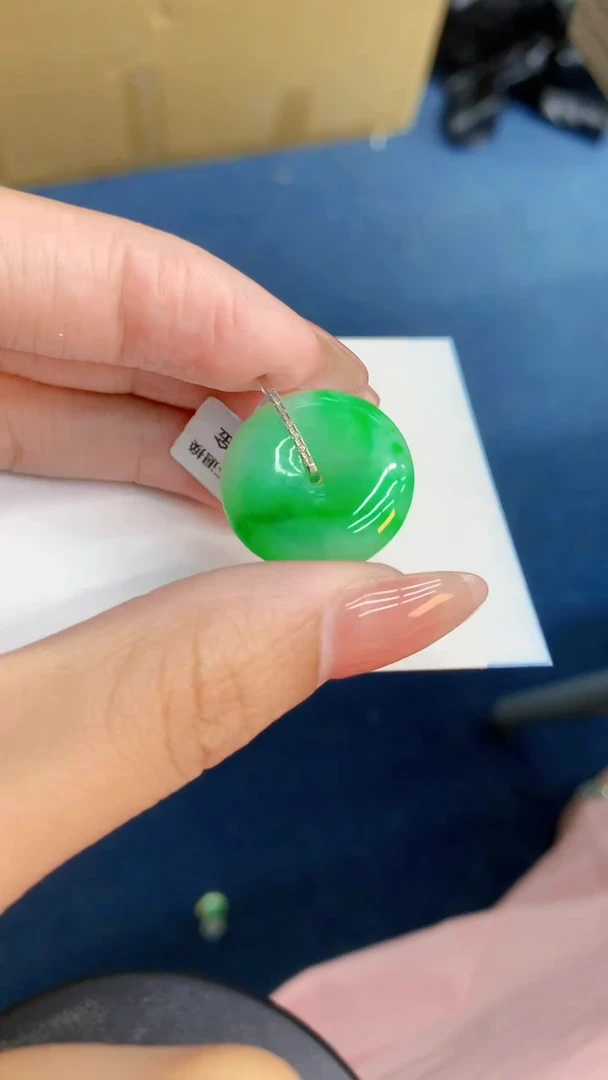 翡翠18K金镶嵌颈饰           1