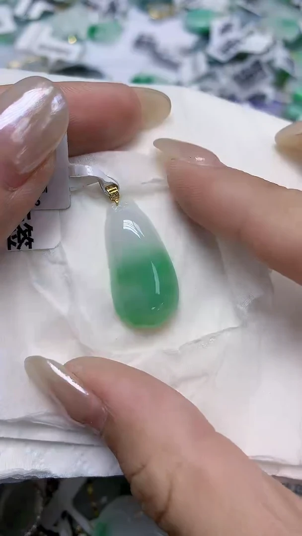 翡翠18K金镶嵌颈饰天然缅甸翡翠A货