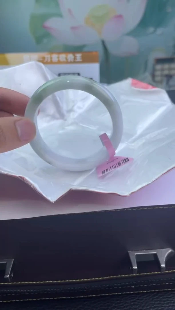 翡翠手镯未镶嵌23翡翠手镯（微瑕）