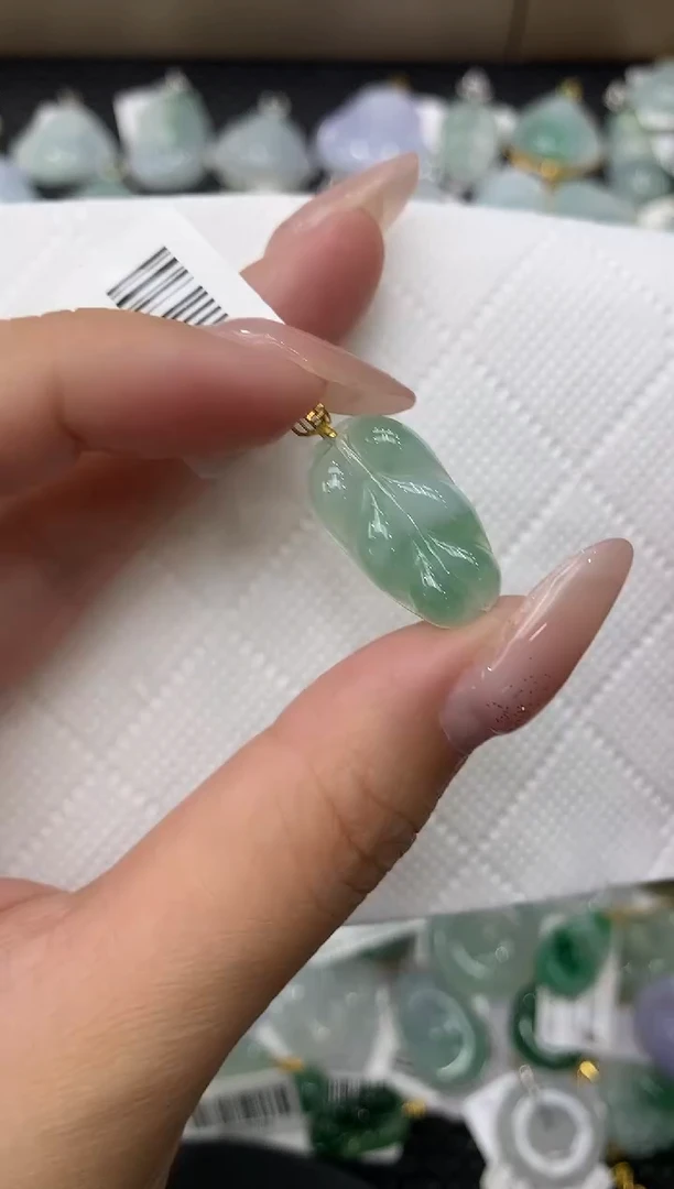 颈饰18K金镶嵌翡翠1111111111