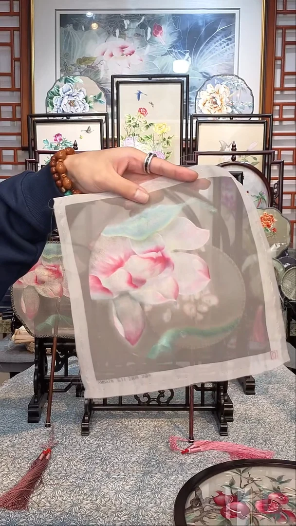 扇子不****_纯手工苏绣团扇纯圆红木常斌