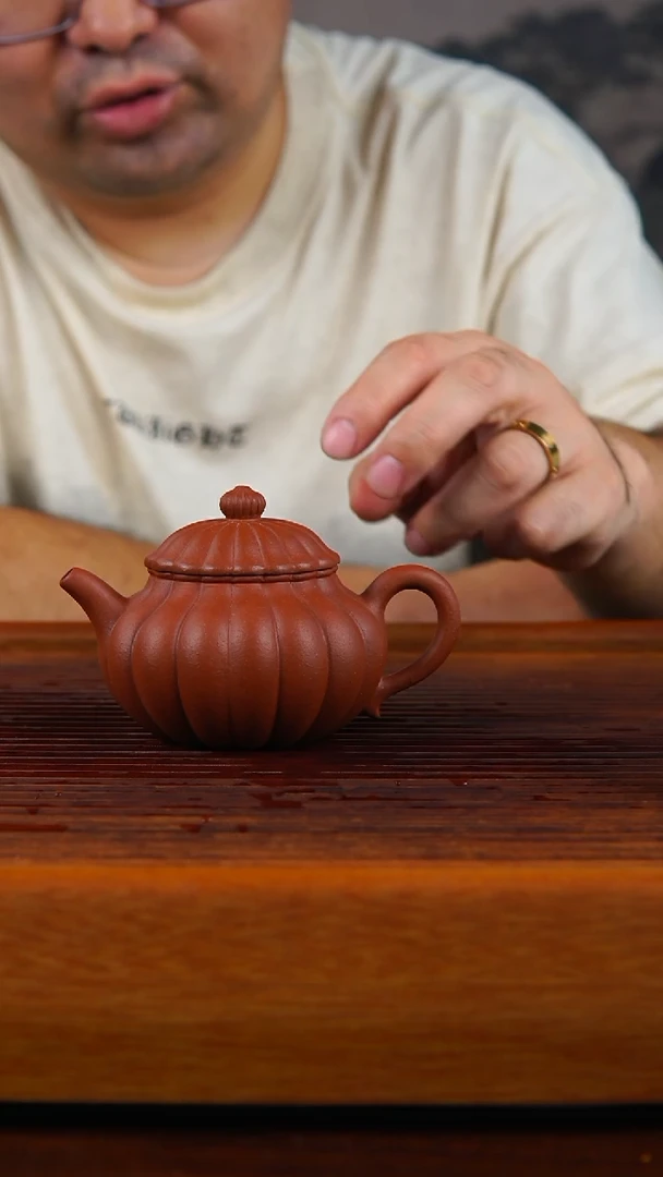茶壶紫砂早期朱泥全手椭圆筋纹莲子170c