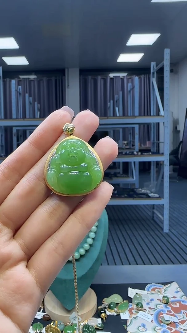 18K金镶嵌和田玉挂件 不含链