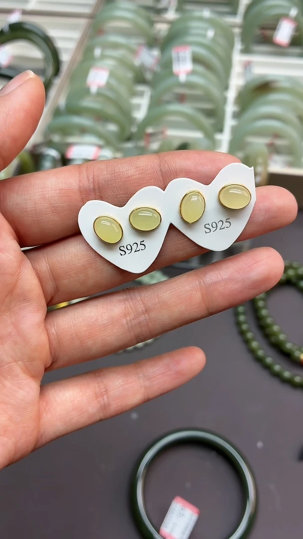 银S925镀金镶嵌和田玉耳钉微色差 多样性发其中一对