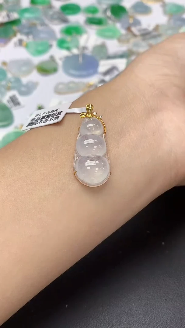 翡翠18K金镶嵌颈饰天然缅甸a货翡翠