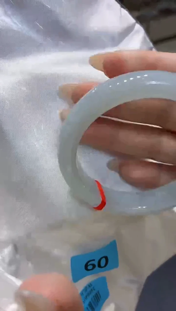 翡翠手镯未镶嵌翡翠手镯