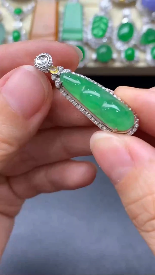 颈饰18K金镶嵌翡翠430-中国好珍宝