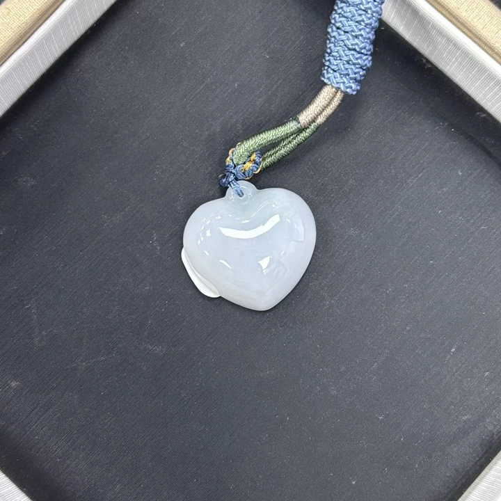 翡翠缅料小爱心吊坠拍一发一多样性发货18*21*6-551365