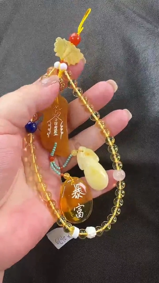 未镶嵌颈饰琥珀吊坠