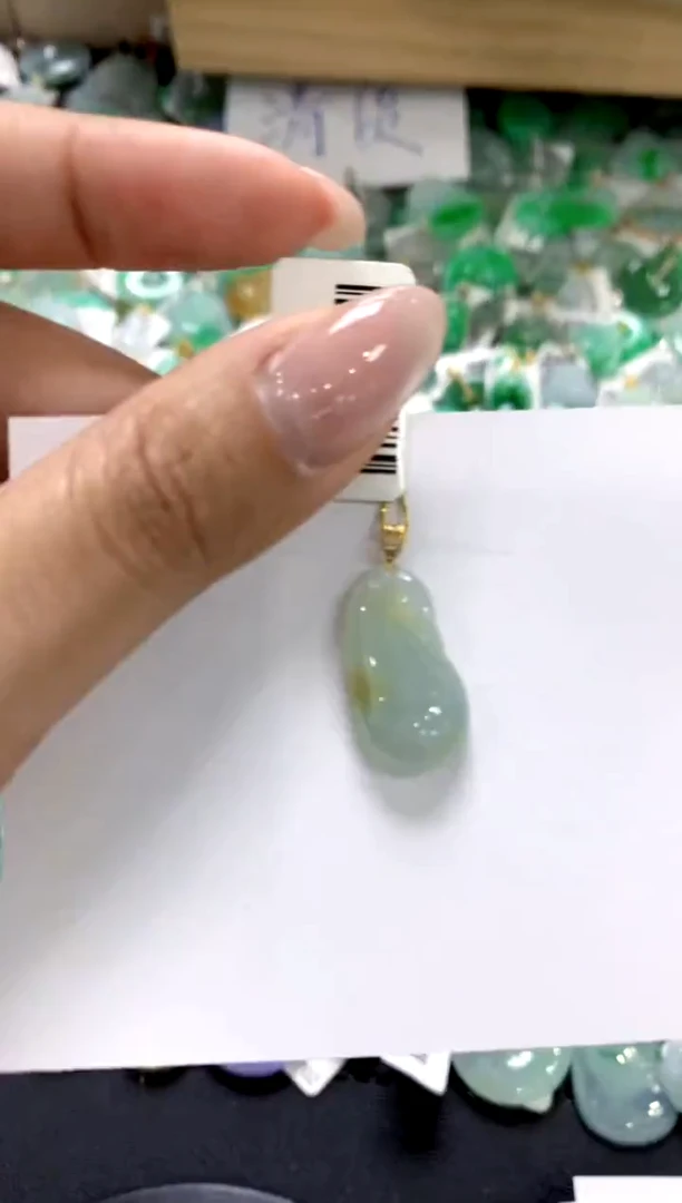 翡翠18K金镶嵌颈饰1111111111111111