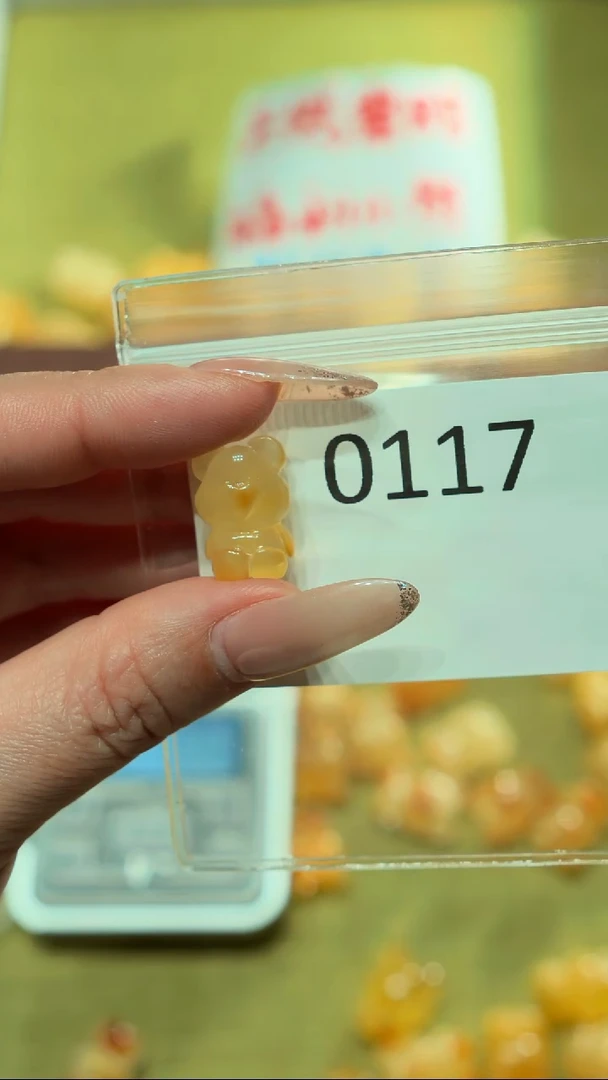 蜜蜡吊坠(不含链)未镶嵌【特价款】保真蜜蜡小熊打孔不退不换-0117