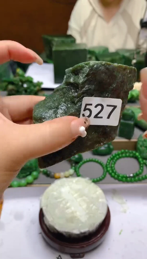 和田玉（碧玉）未镶嵌珠宝半成品1