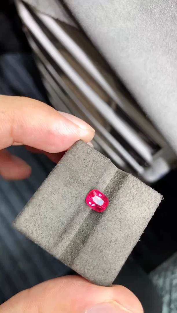 裸石尖晶石a-547 1.23ct 吉尔得