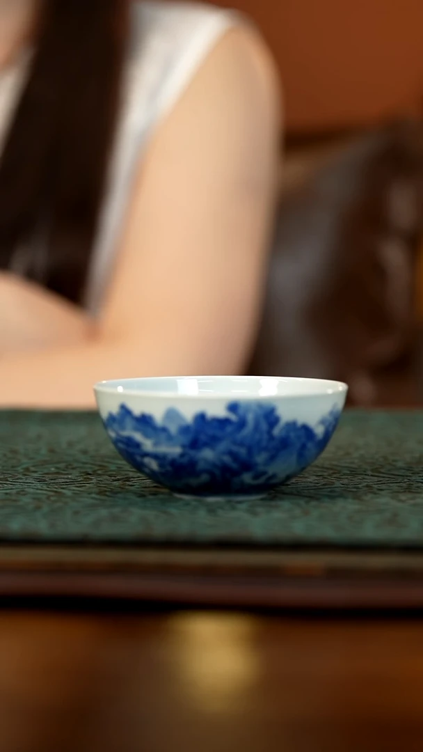 黄**土青花细工山水普洱杯