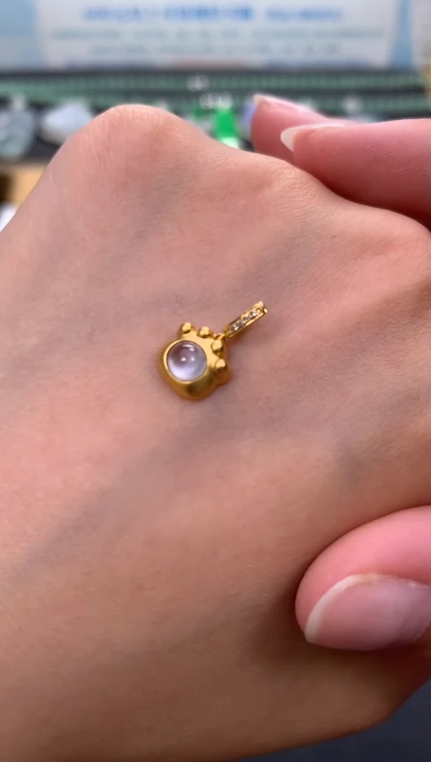 颈饰18K金镶嵌翡翠不退不换 无鉴赏期