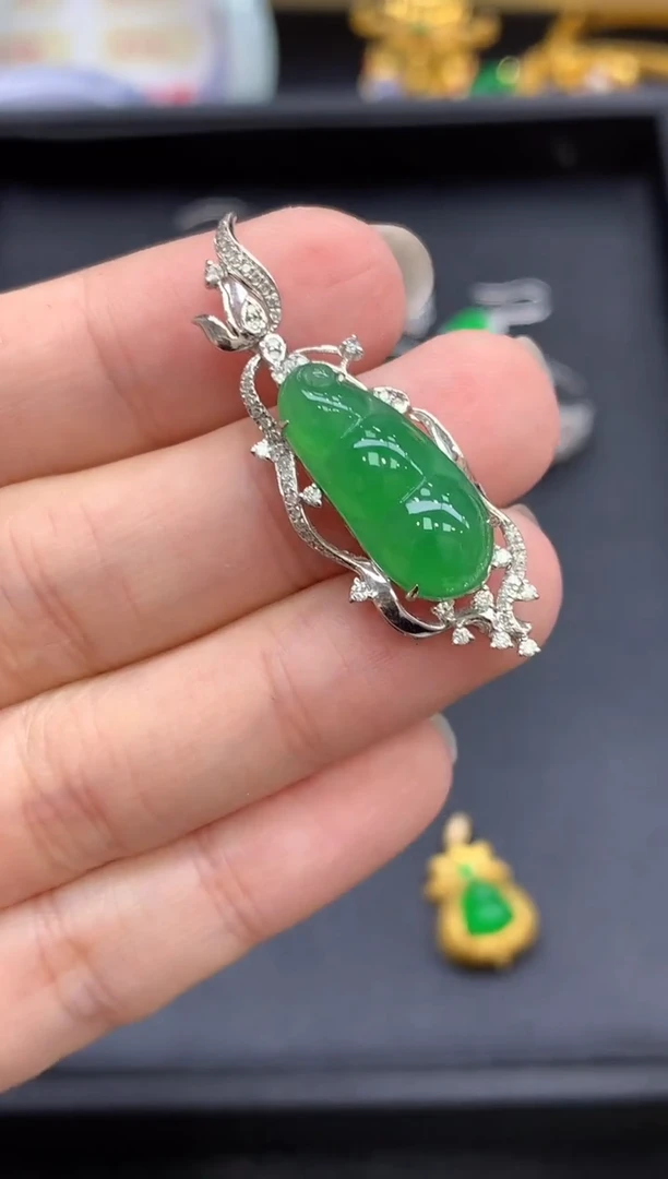 颈饰18K金镶嵌翡翠585-中国好珍宝