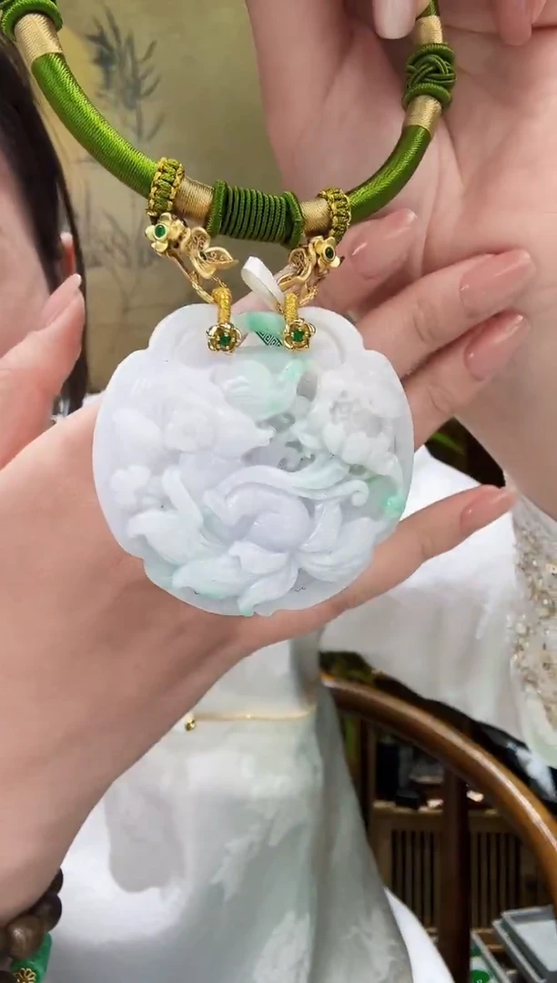 颈饰未镶嵌翡翠吊坠