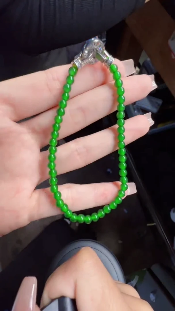 未镶嵌定制翡翠翡翠A货有轻微色差属于正常现象，手串多样性发货1