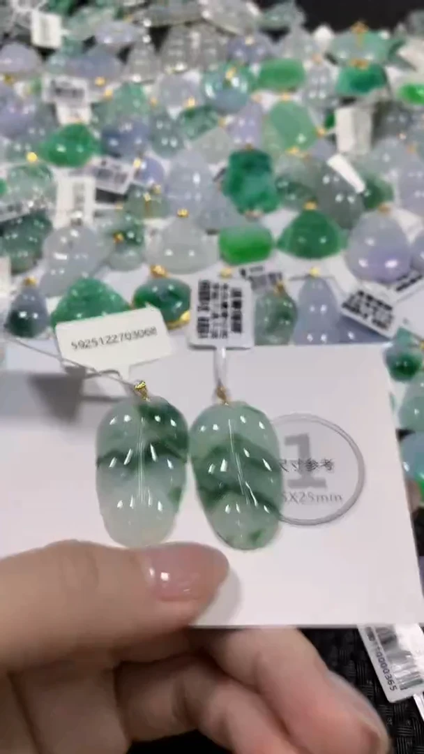 颈饰18K金镶嵌翡翠天然缅甸翡翠a货多样性发一件