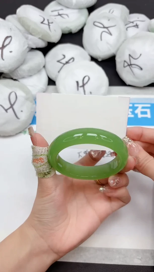 未镶嵌手镯石英质玉186-53.4