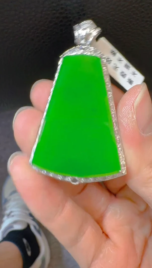 吊坠(赠链)18K金镶嵌翡翠天然A货翡翠