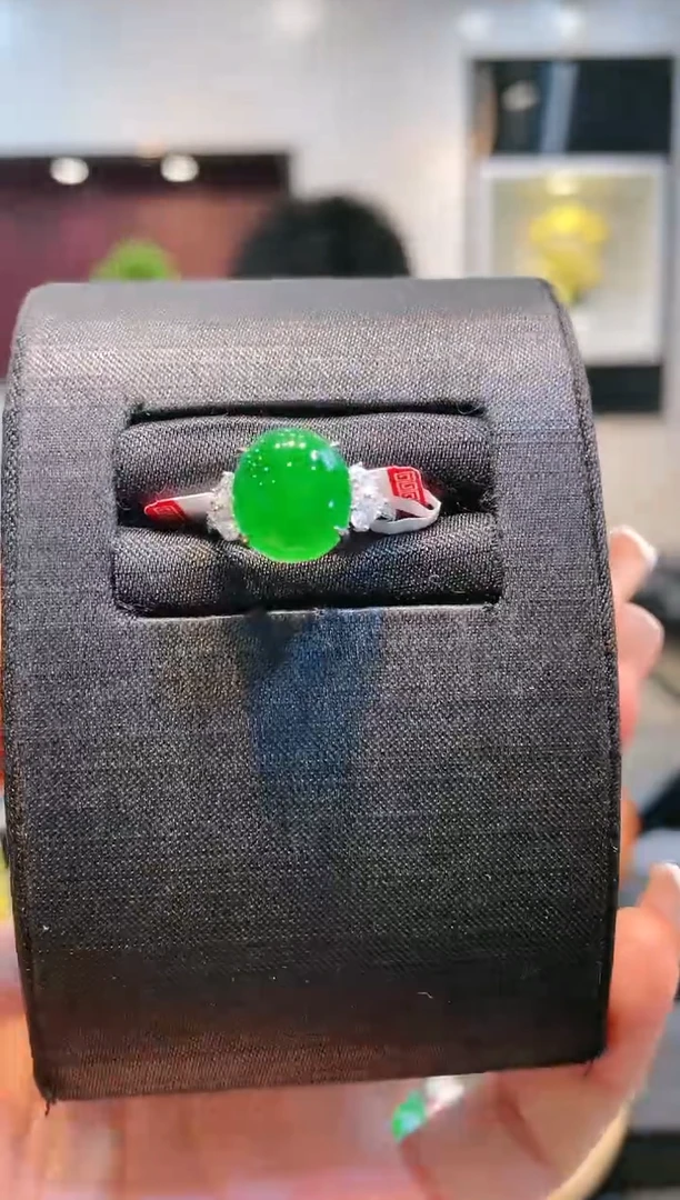 【闪购商品】翡翠颈饰18K金镶嵌A16天然A货翡翠戒指