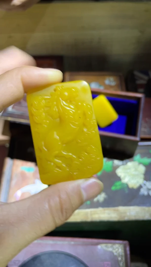 天然玉石未镶嵌颈饰   马到成功 1件