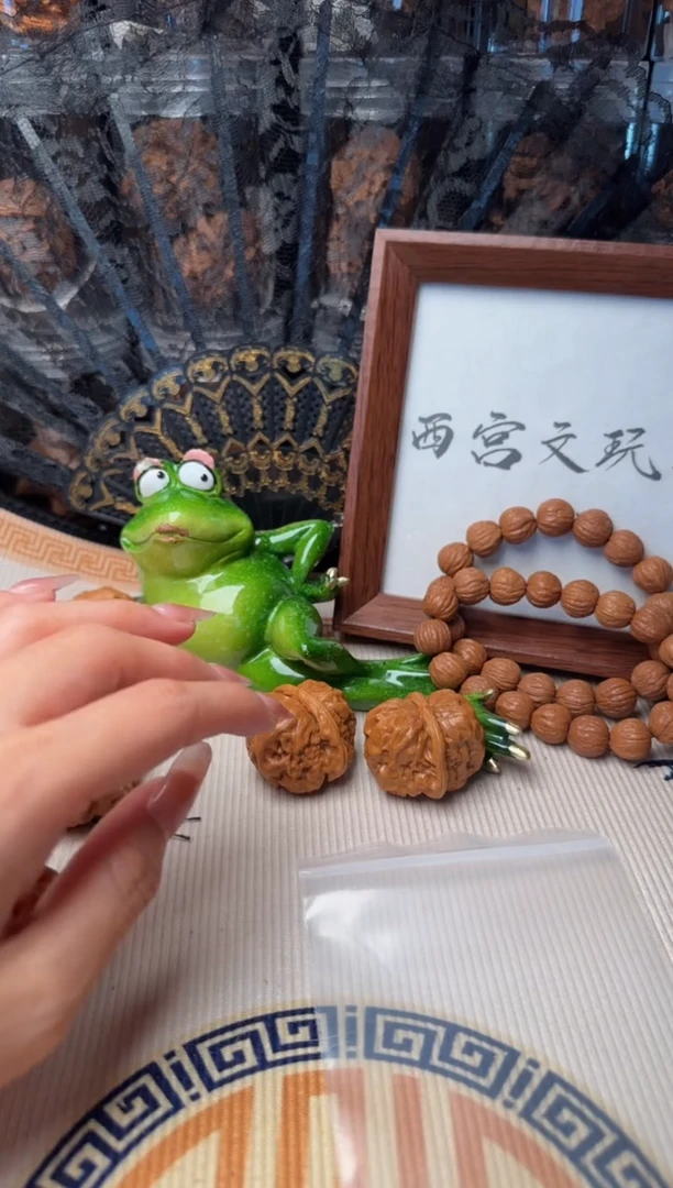 把件文玩核桃虽***雨文玩核桃虽然飘着雨