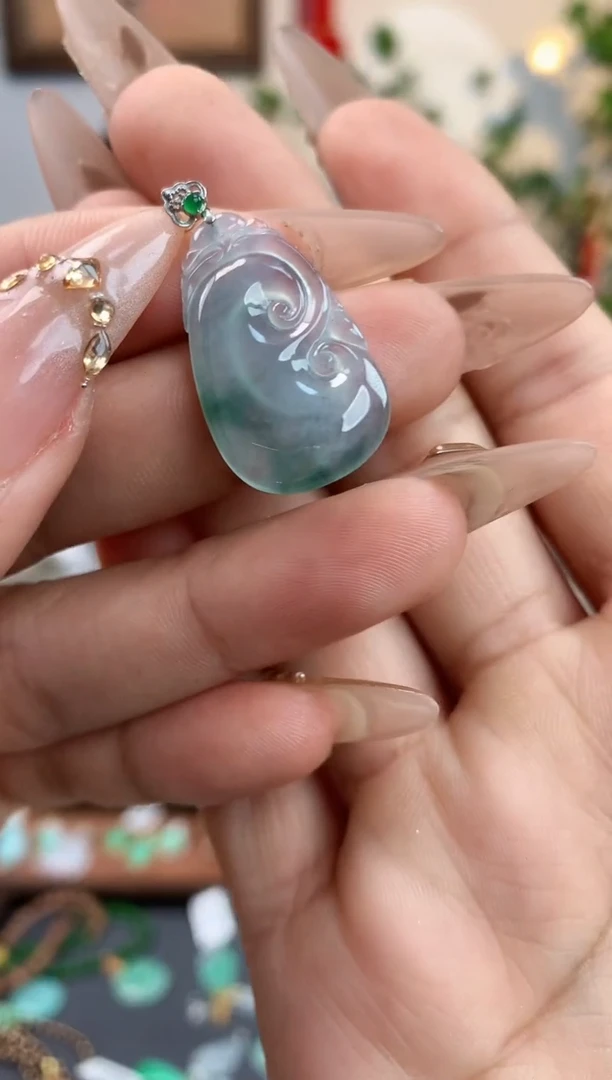 【闪购商品】翡翠吊坠(不含链)18K金镶嵌如意