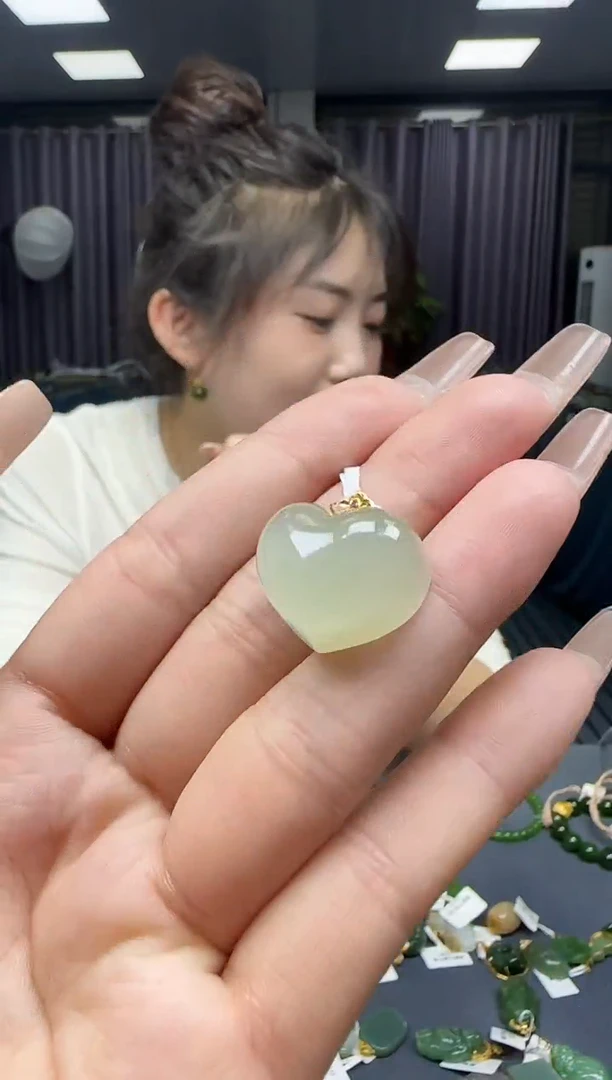 【闪购商品】和田玉挂件18K金镶嵌1