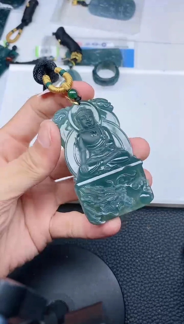 颈饰未镶嵌翡翠