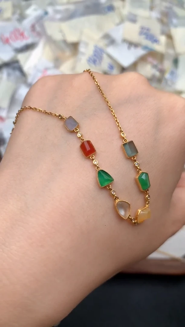 18K金镶嵌挂件翡翠1