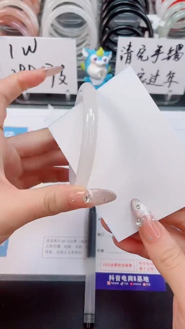 【闪购商品】石英质玉手镯未镶嵌72