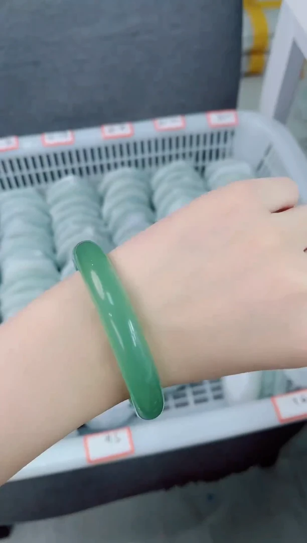 未镶嵌手镯石英质玉105-61.8