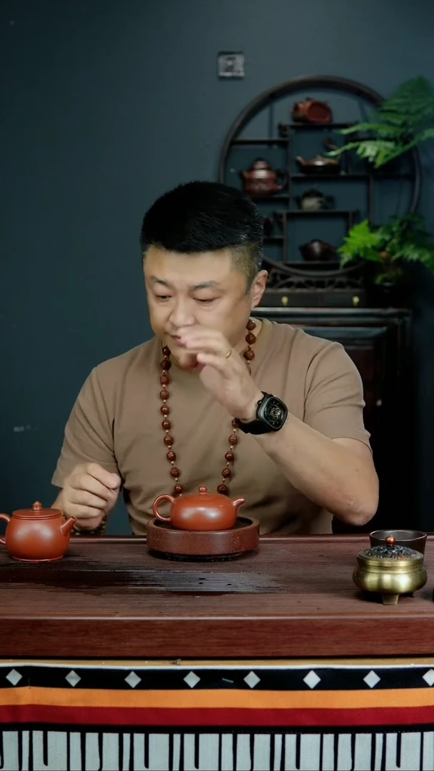 茶壶紫砂Y2汉瓦壶{龙雪砂}和半月壶和茶漏和2个杯子{一套}